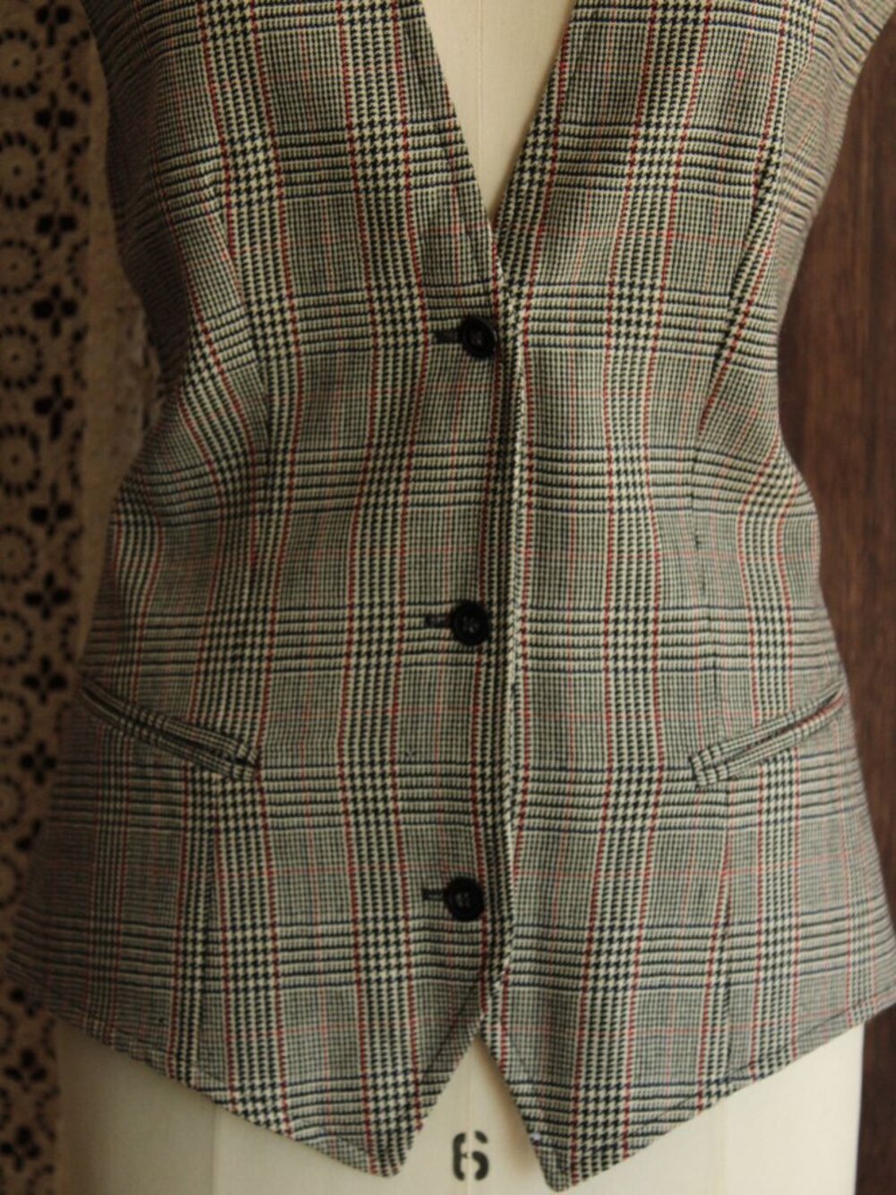 Vintage 1980s Women's Vest, Rafaella Black White and Red Plaid Wool, Size Medium - Picture 4 of 11